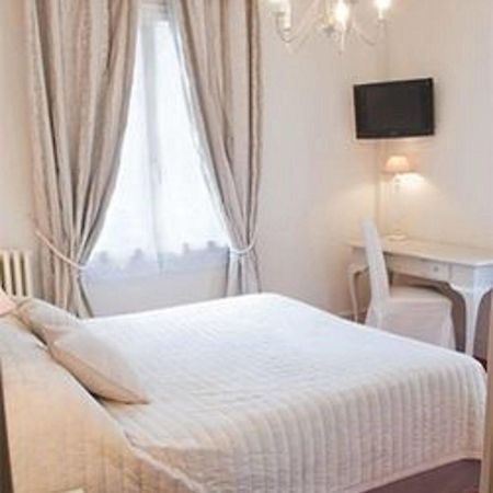 Le Boeuf Couronne - Hotel & Restaurant Chartres- Logis Hotels エクステリア 写真