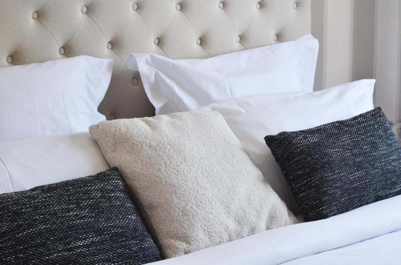 Le Boeuf Couronne - Hotel & Restaurant Chartres- Logis Hotels エクステリア 写真