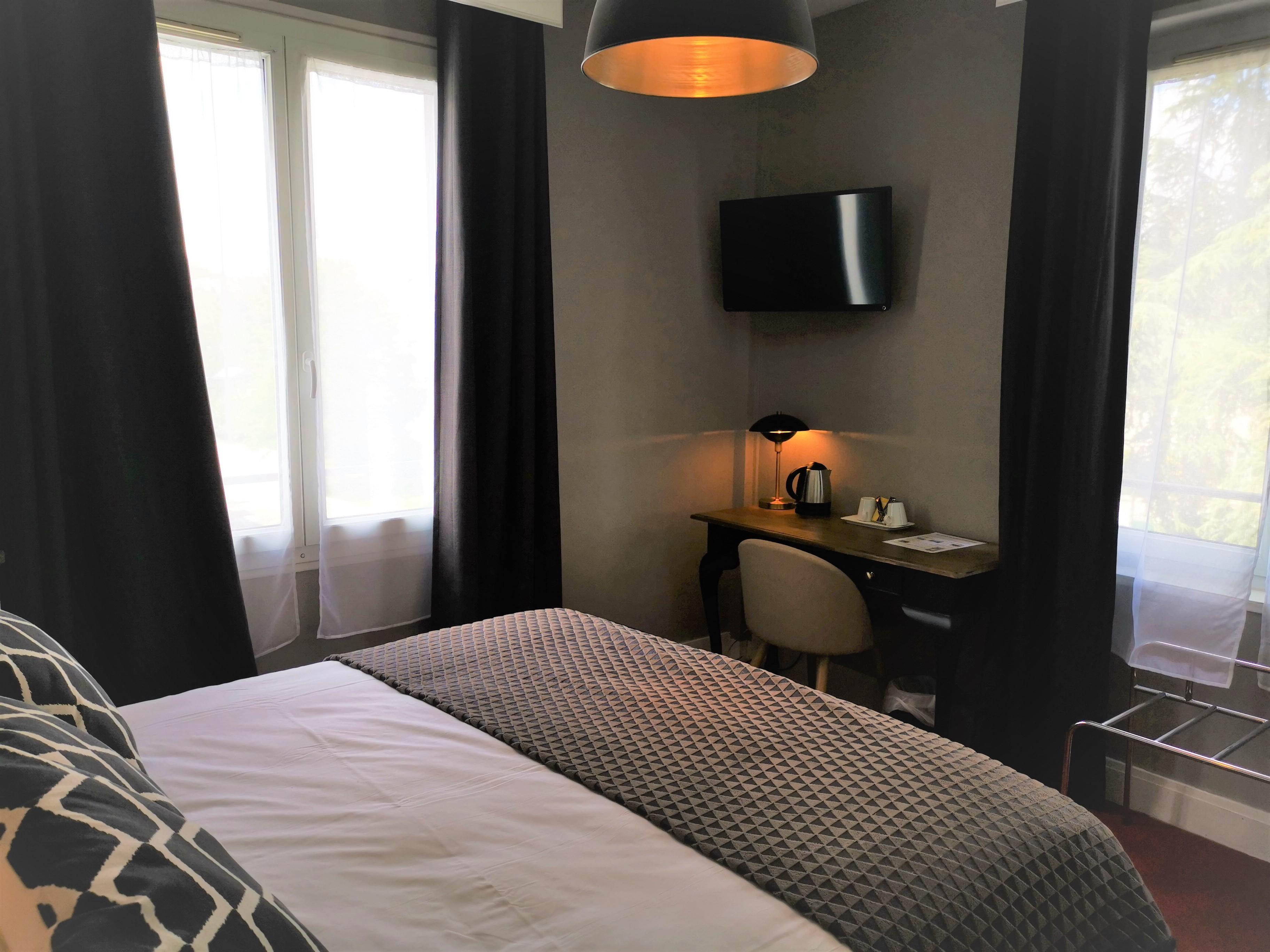 Le Boeuf Couronne - Hotel & Restaurant Chartres- Logis Hotels エクステリア 写真