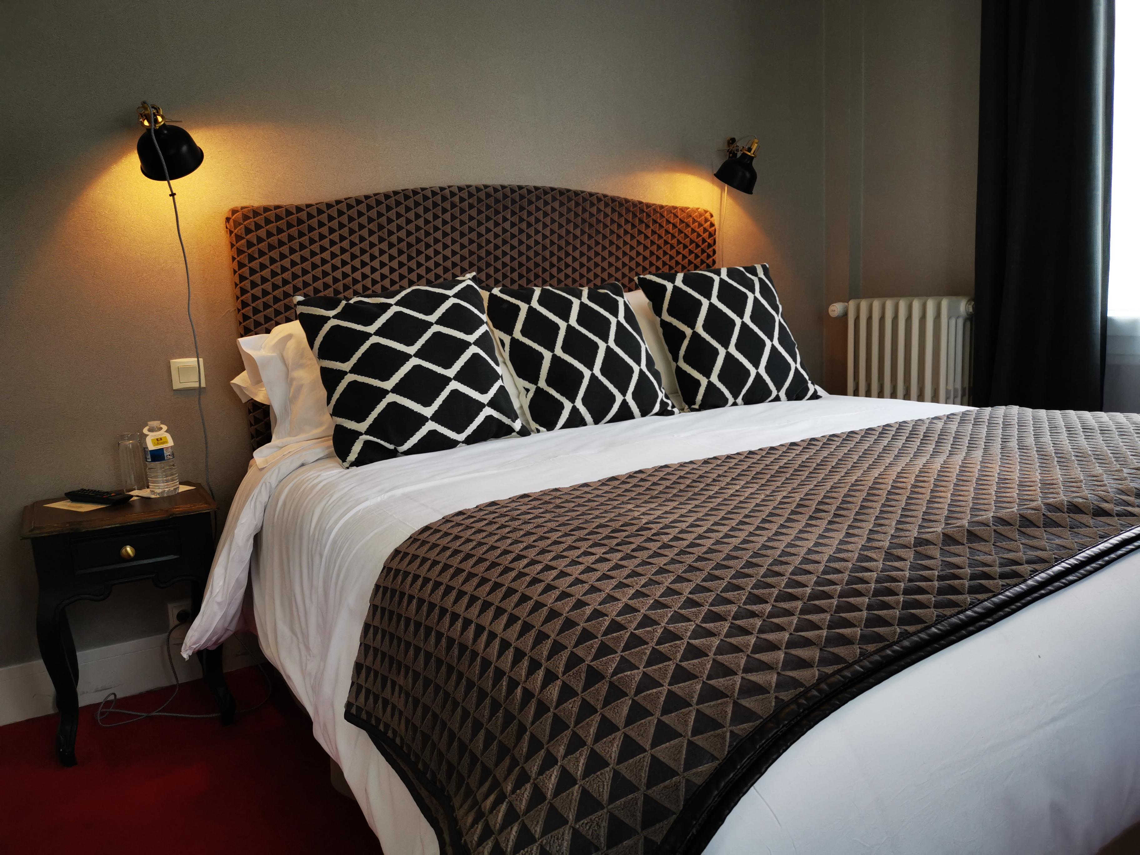 Le Boeuf Couronne - Hotel & Restaurant Chartres- Logis Hotels エクステリア 写真
