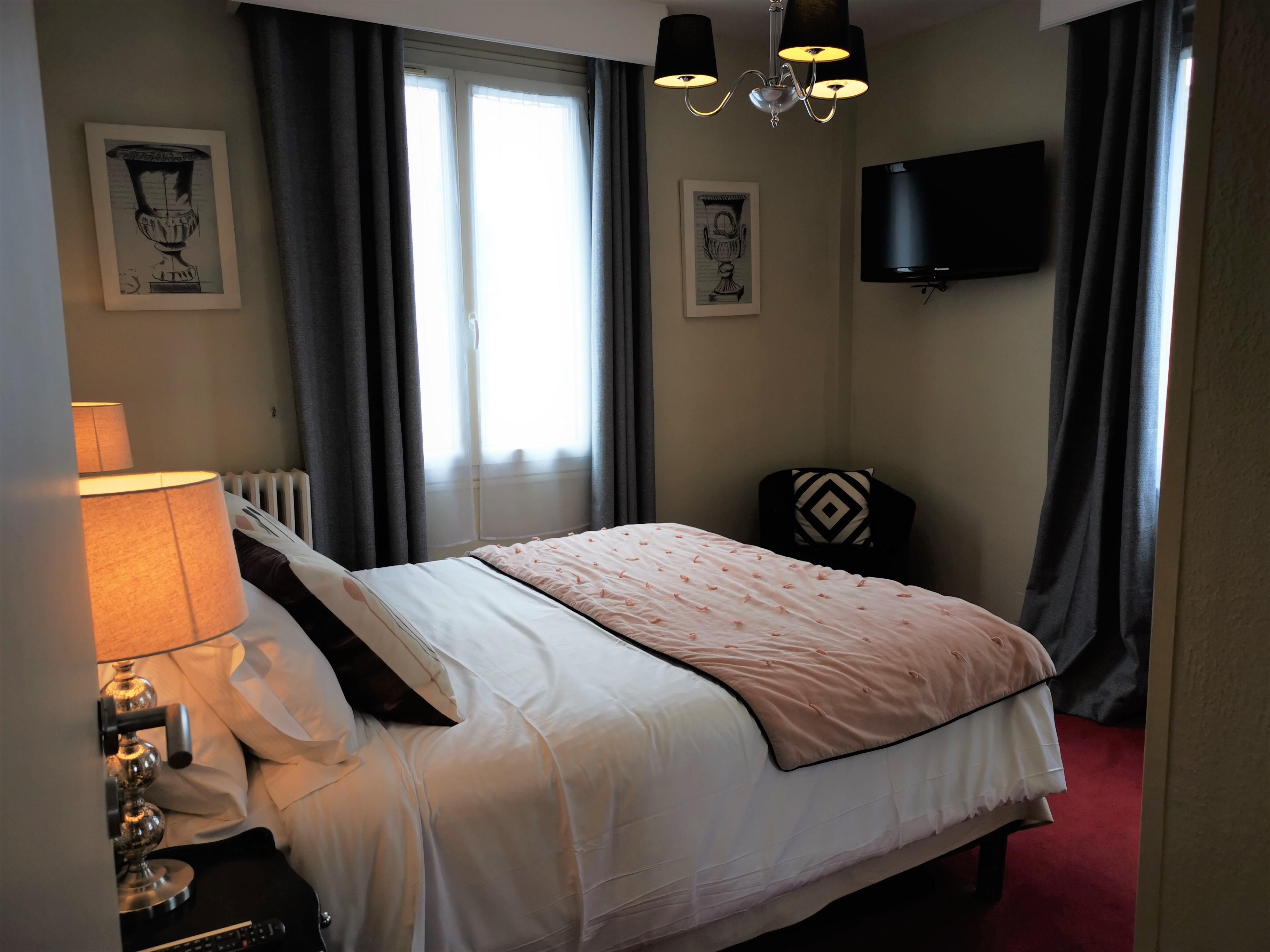 Le Boeuf Couronne - Hotel & Restaurant Chartres- Logis Hotels エクステリア 写真